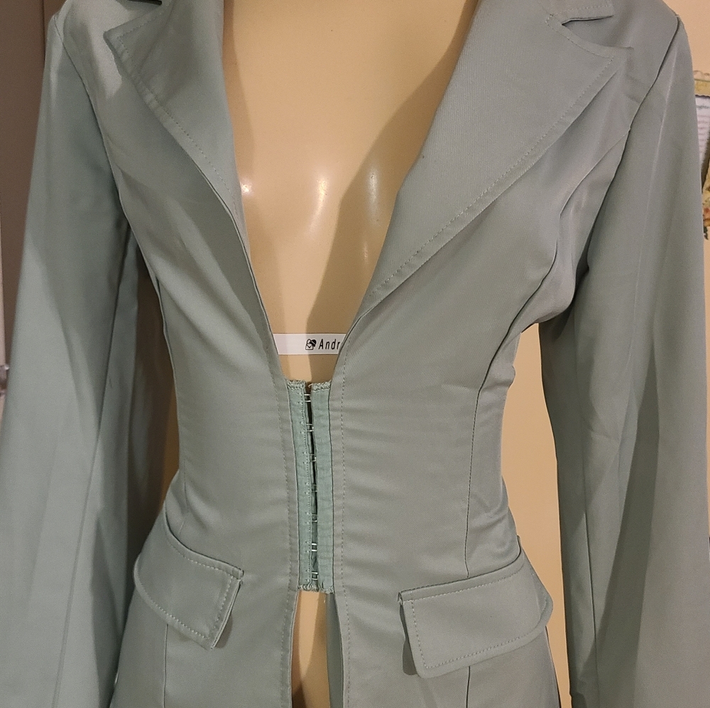 Blazer - Picture 8 of 8